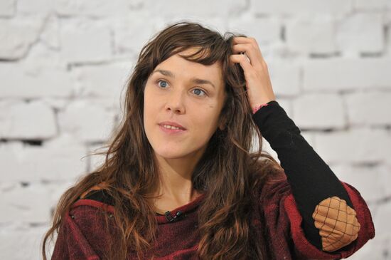 Singer Isabelle Geffroy (ZAZ) gives news conference