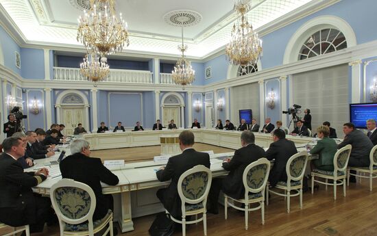 Dmitry Medvedev chairs meeting on transport issues
