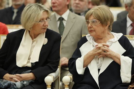 Alla Demidova and Olga Aroseva