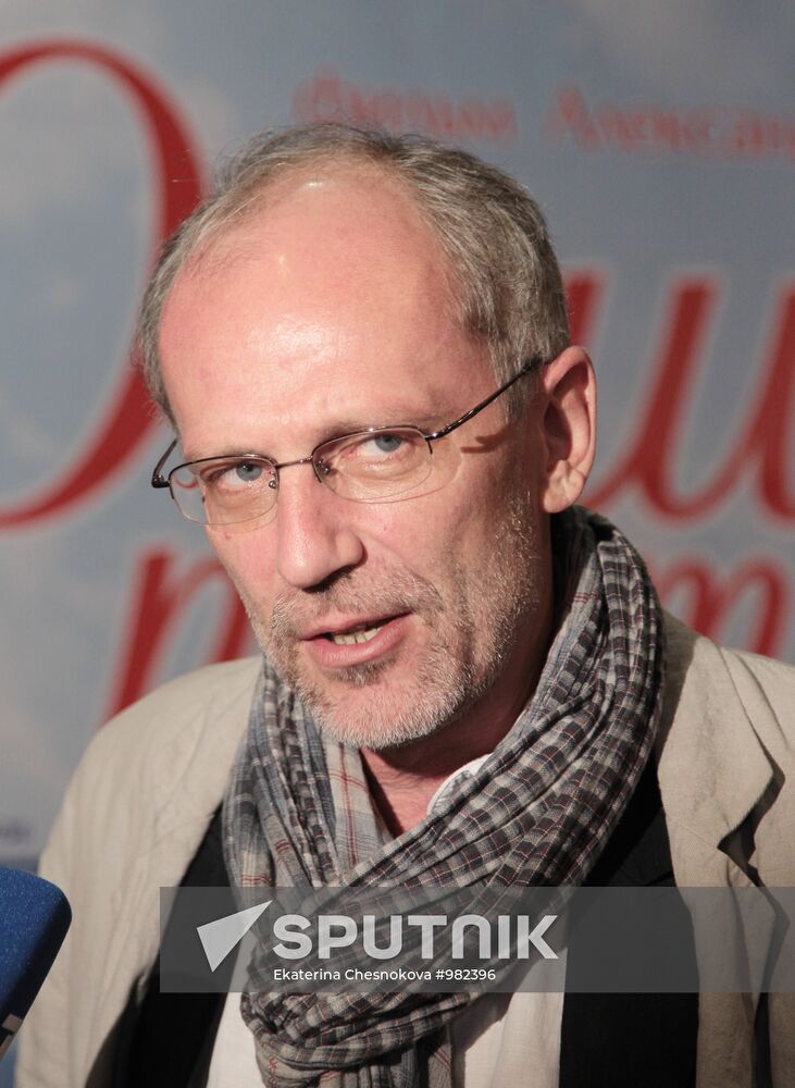 Gordon's "Brotherl Lights" premiere in Moscow