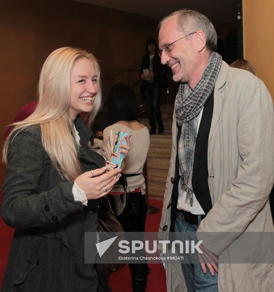 Gordon's "Brothel Lights" premiere in Moscow