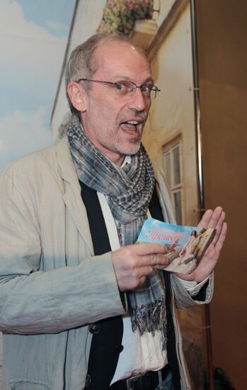 Gordon's "Brotherl Lights" premiere in Moscow