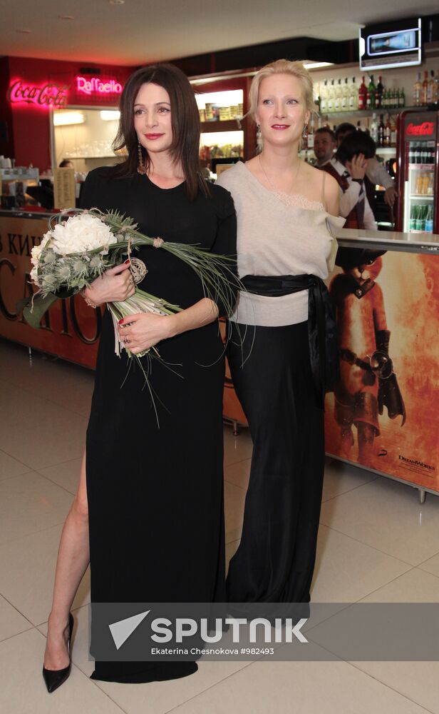 Gordon's "Brothel Lights" premiere in Moscow