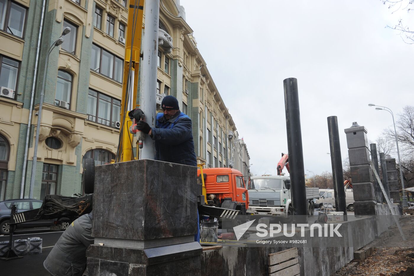 Fence installed around old town square in central Moscow