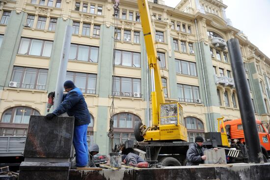 Fence installed around old town square in central Moscow