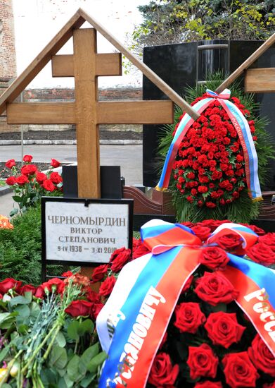 Viktor Chernomyrdin's grave