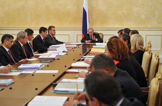 Vladimir Putin chairs Government Presidium meeting