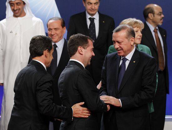 Dmitry Medvedev takes part in G20 summit, Cannes