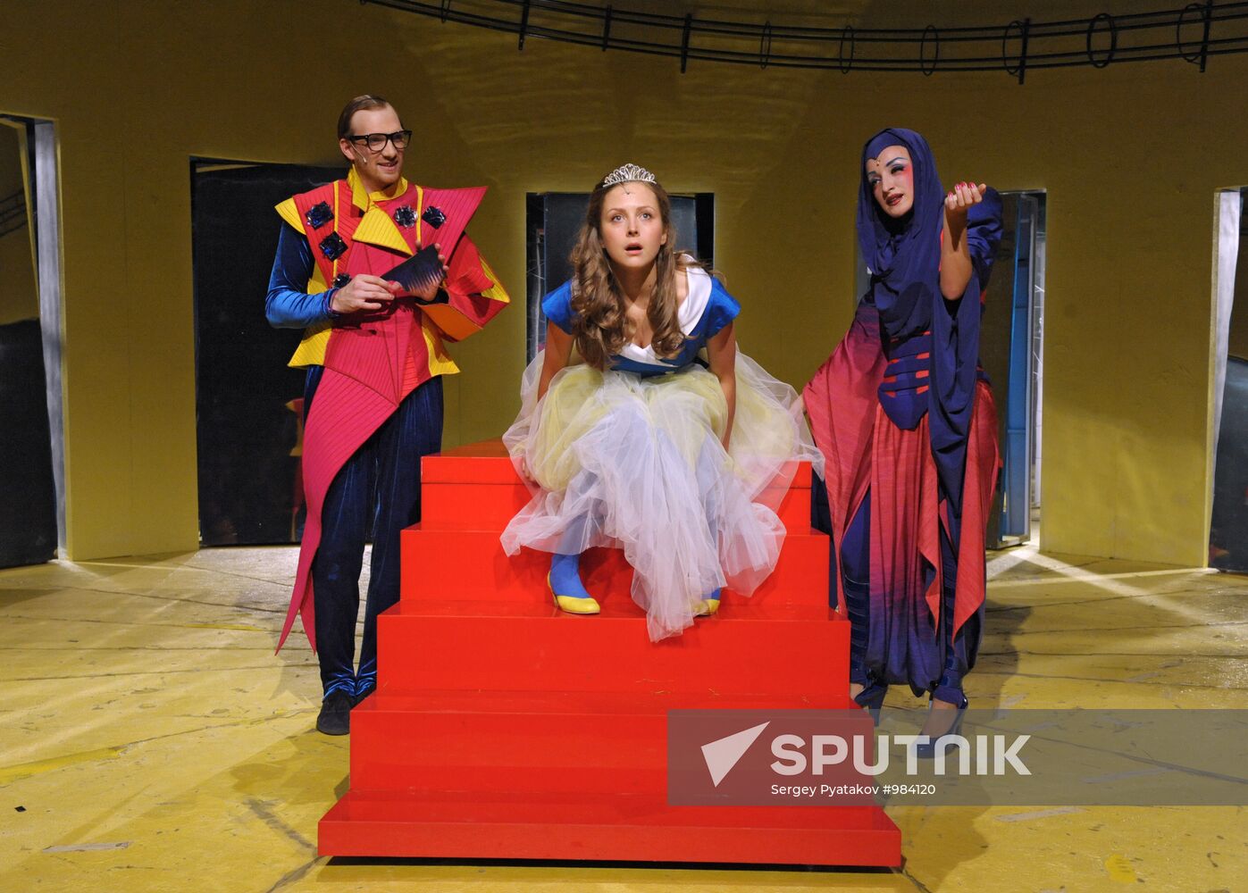 Chekhov Theater rehearses play Snow White and the Seven Dwarfs