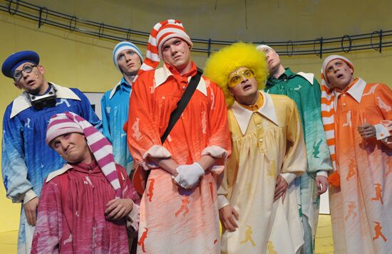 Chekhov Theater rehearses play Snow White and the Seven Dwarfs