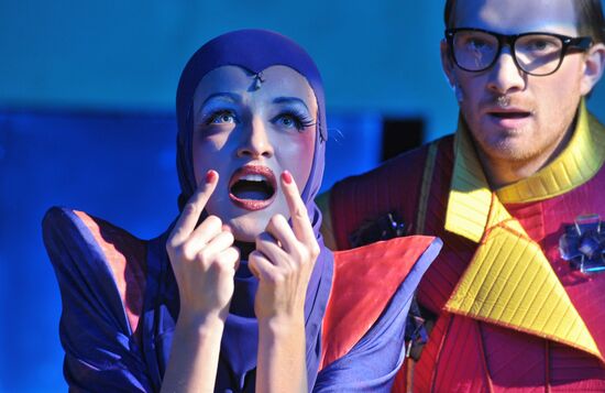 Chekhov Theater rehearses play Snow White and the Seven Dwarfs