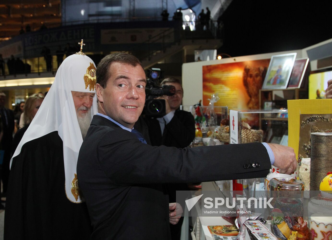 Dmitry Medvedev visits Orthodox Russia exihition and forum