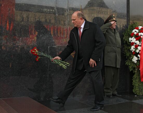 Laying flowers and wreaths to Lenin Mausoleum