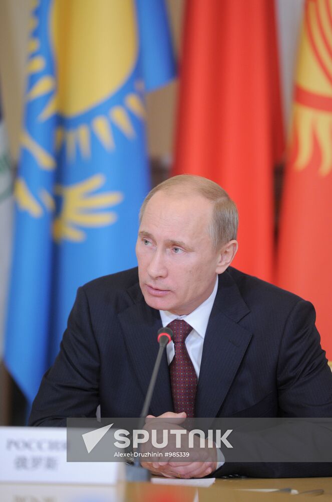 Vladimir Putin on working trip to North Western Federal District
