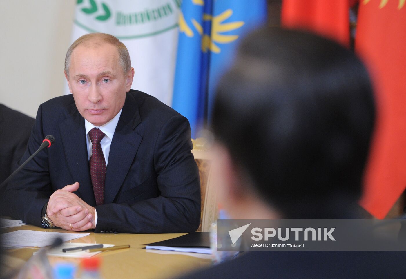 Vladimir Putin on working trip to North Western Federal District