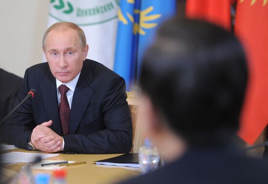Vladimir Putin on working trip to North Western Federal District