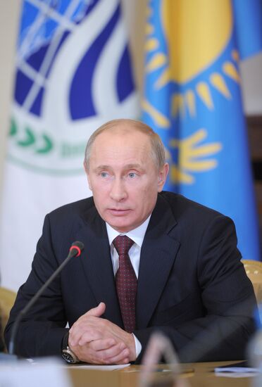 Vladimir Putin on working trip to North Western Federal District
