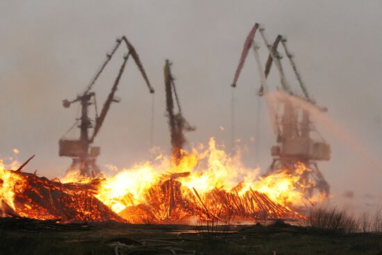 Fire at Arkhangelsk port