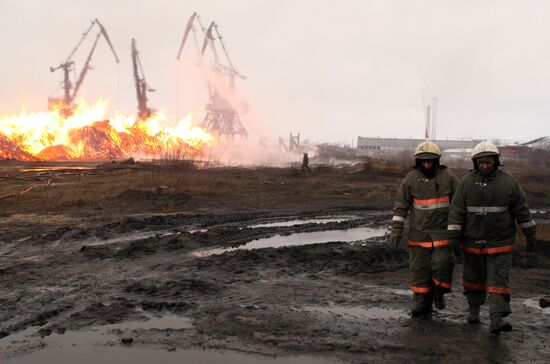 Fire at Arkhangelsk port