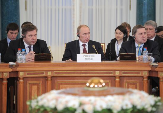 Vladimir Putin on working trip to North Western Federal District