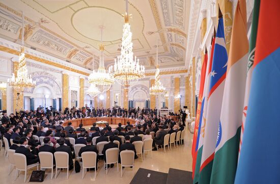 Vladimir Putin on working trip to North Western Federal District