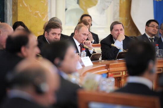 Vladimir Putin on working trip to North Western Federal District