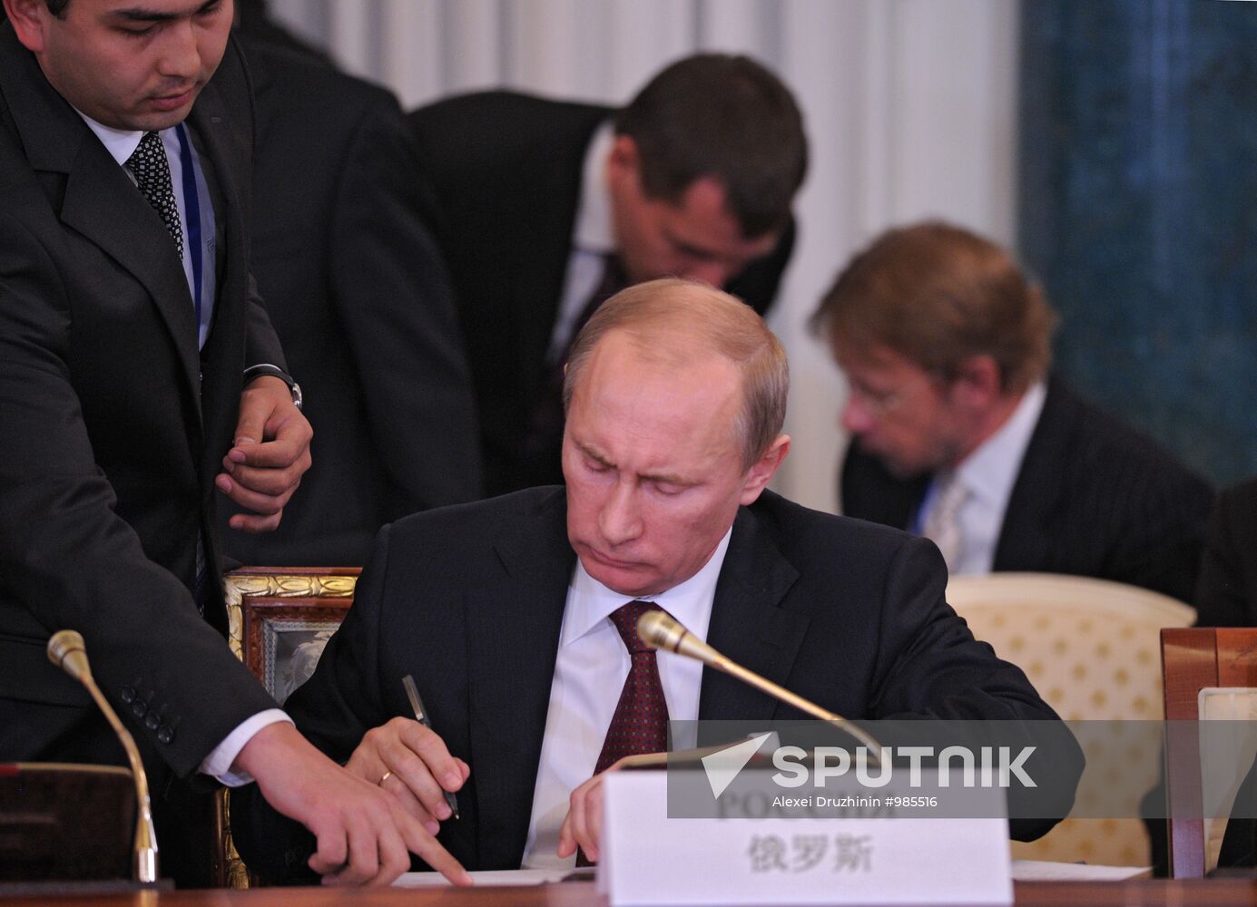 Vladimir Putin on working trip to North Western Federal District