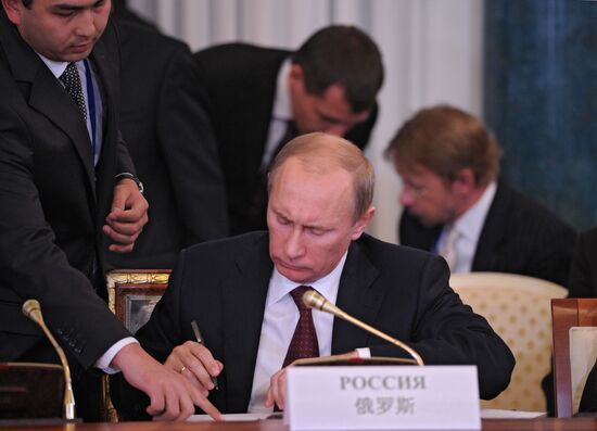 Vladimir Putin on working trip to North Western Federal District