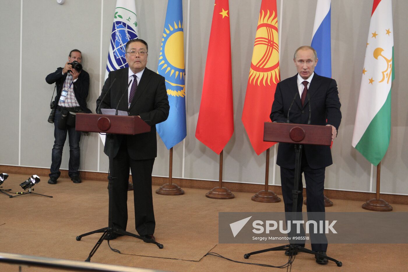 Vladimir Putin on working trip to North Western Federal District