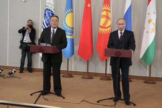 Vladimir Putin on working trip to North Western Federal District