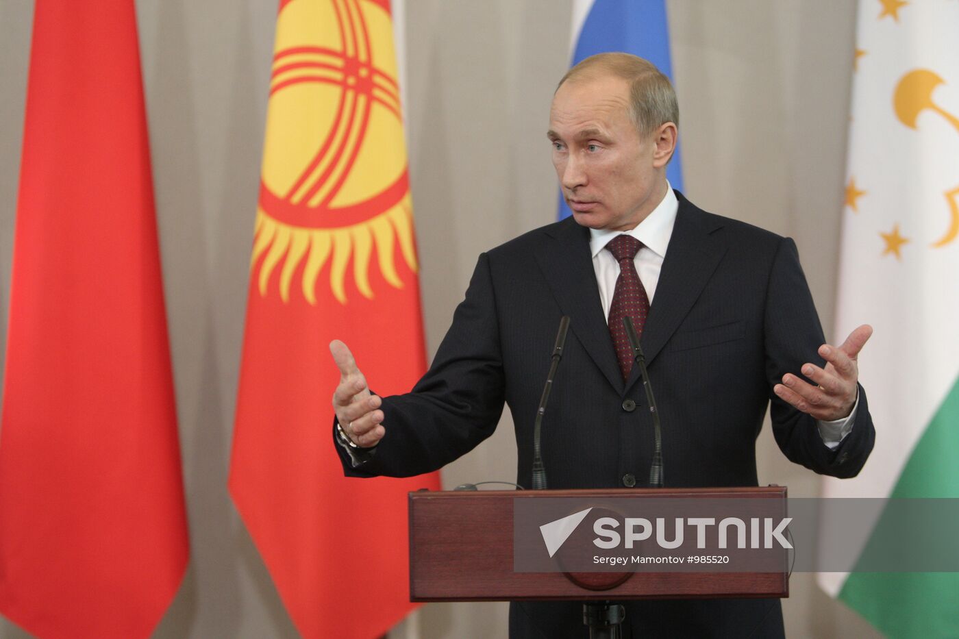 Vladimir Putin on working trip to North Western Federal District