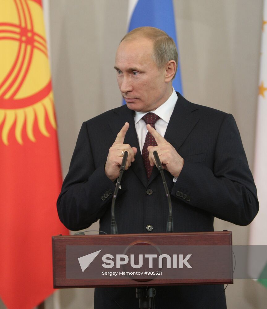 Vladimir Putin on working trip to North Western Federal District