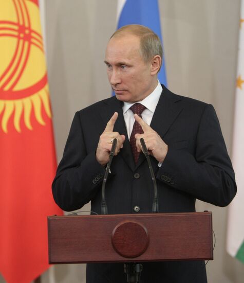 Vladimir Putin on working trip to North Western Federal District