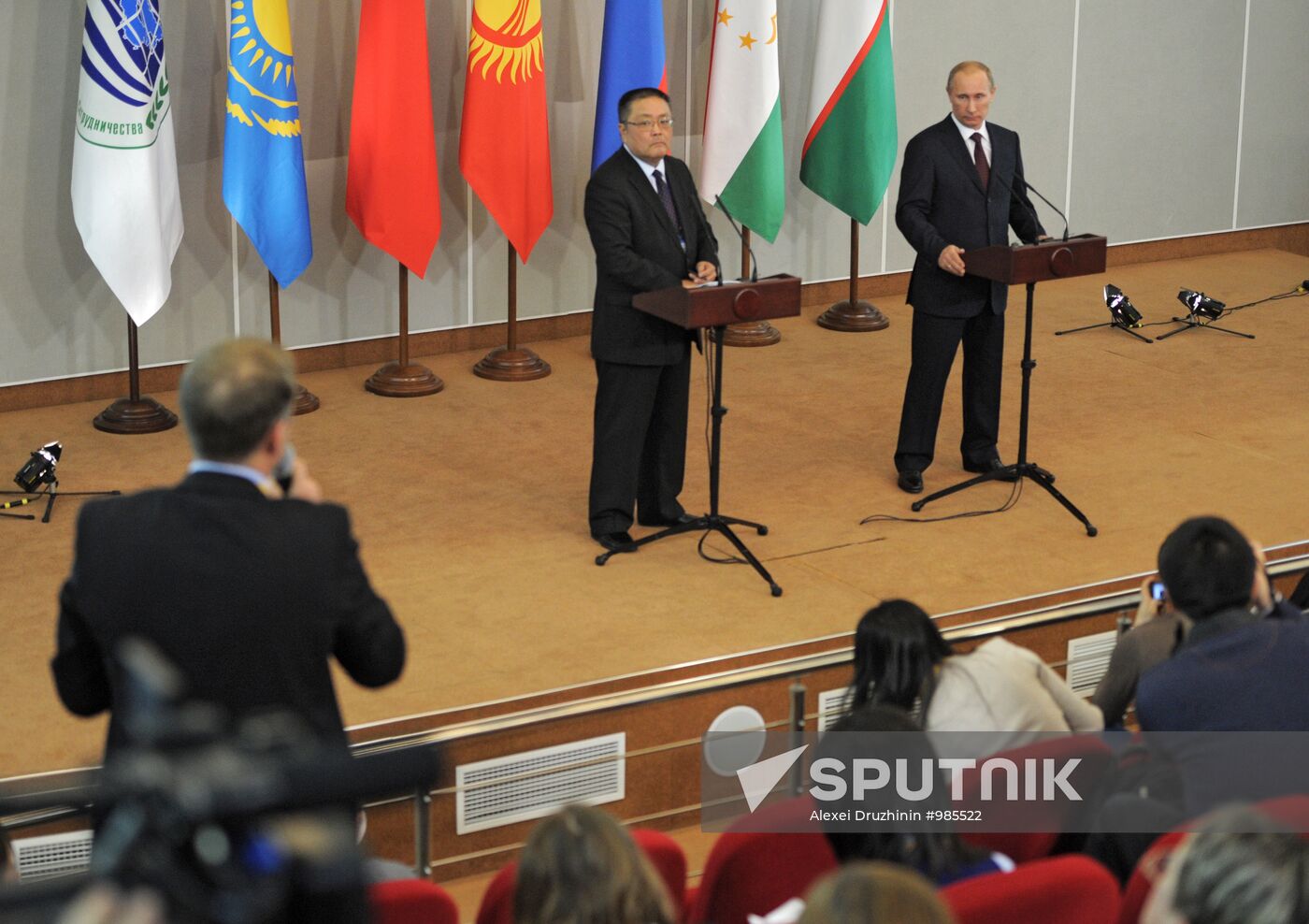 Vladimir Putin on working trip to North Western Federal District