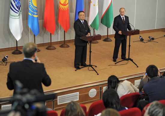 Vladimir Putin on working trip to North Western Federal District