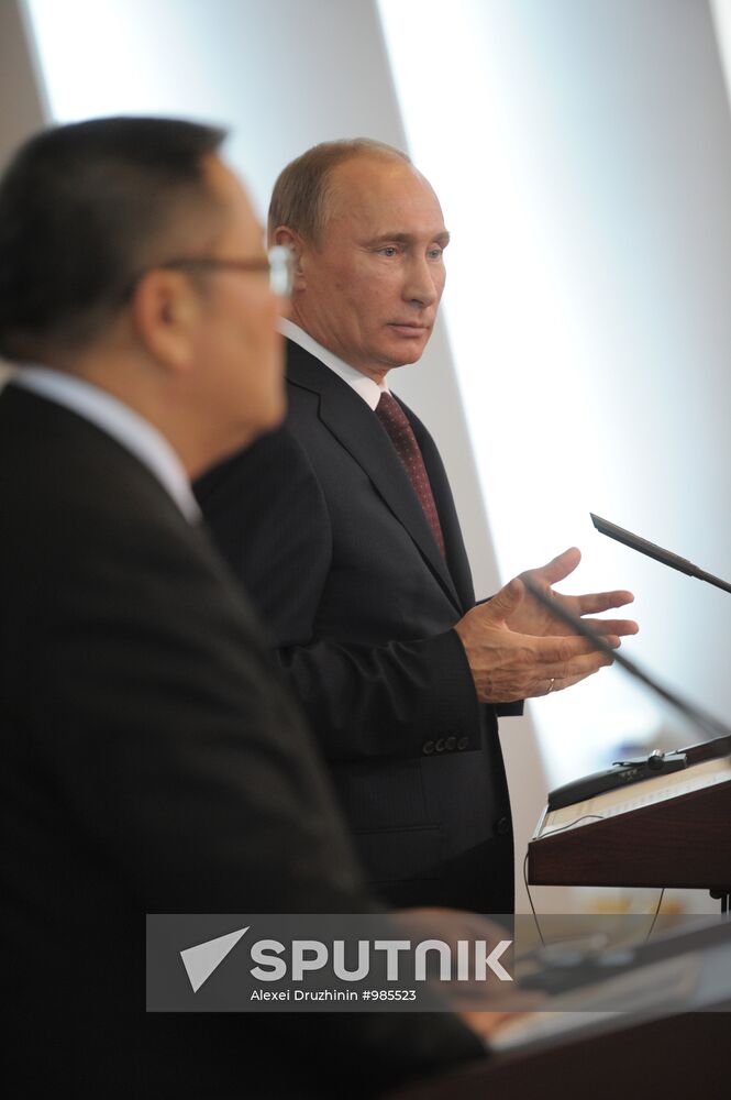 Vladimir Putin on working trip to North Western Federal District