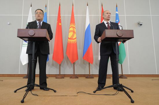 Vladimir Putin on working trip to North Western Federal District