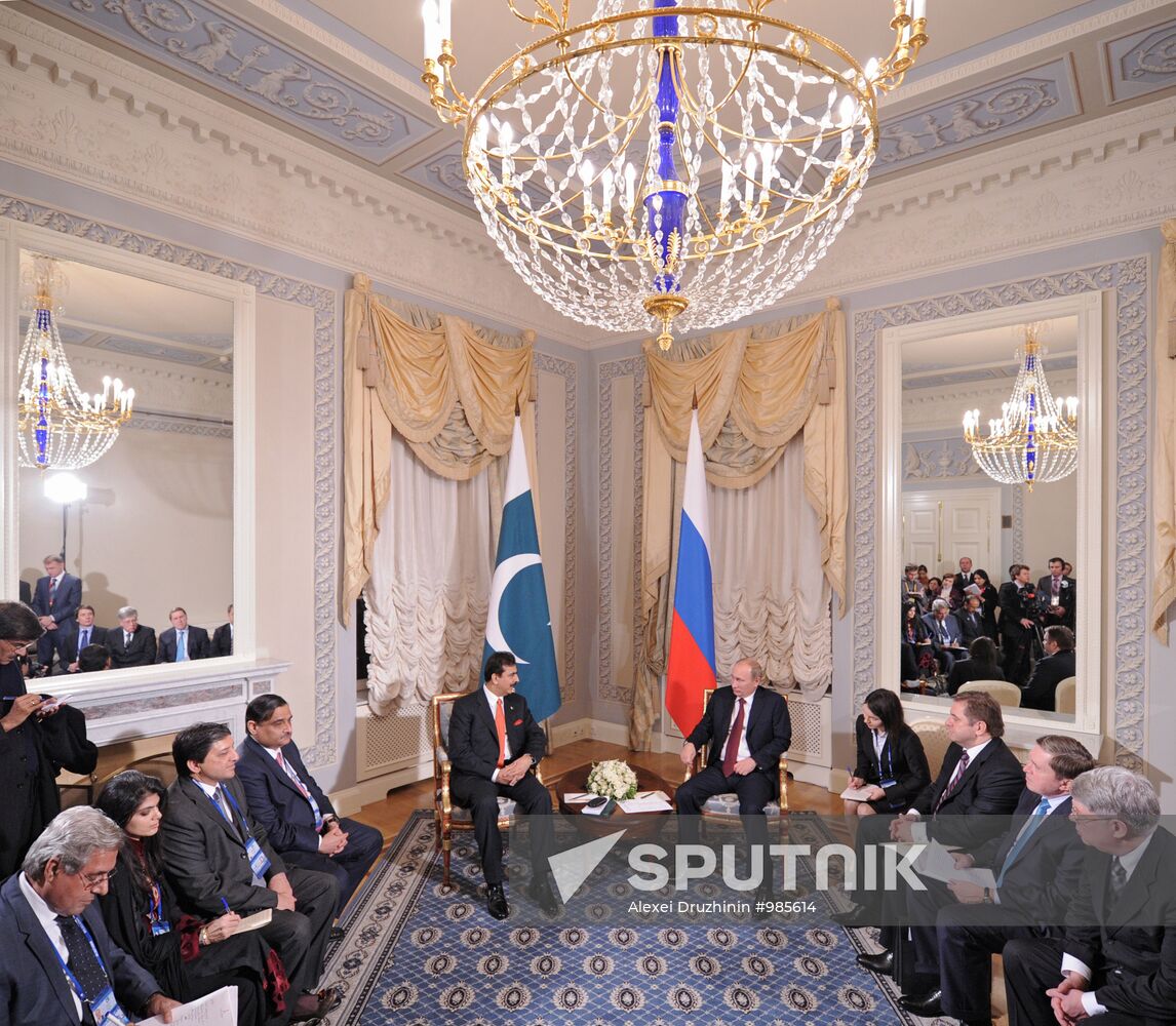 Vladimir Putin on working trip to North Western Federal District