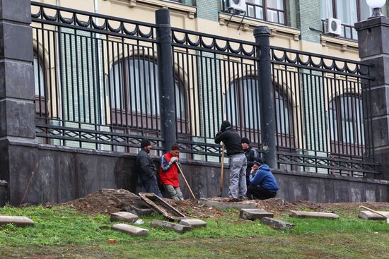 Construction fence dismantled on Staraya Square in Moscow