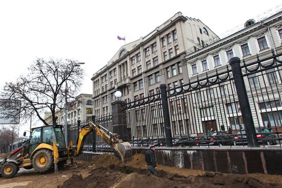 Construction fence dismantled on Staraya Square in Moscow