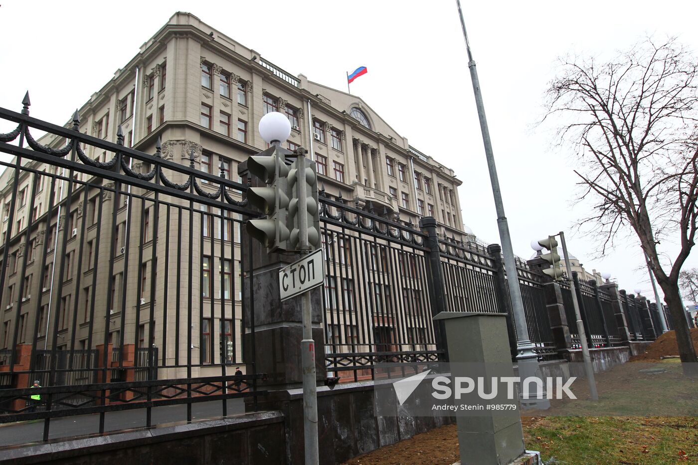 Construction fence dismantled on Staraya Square in Moscow