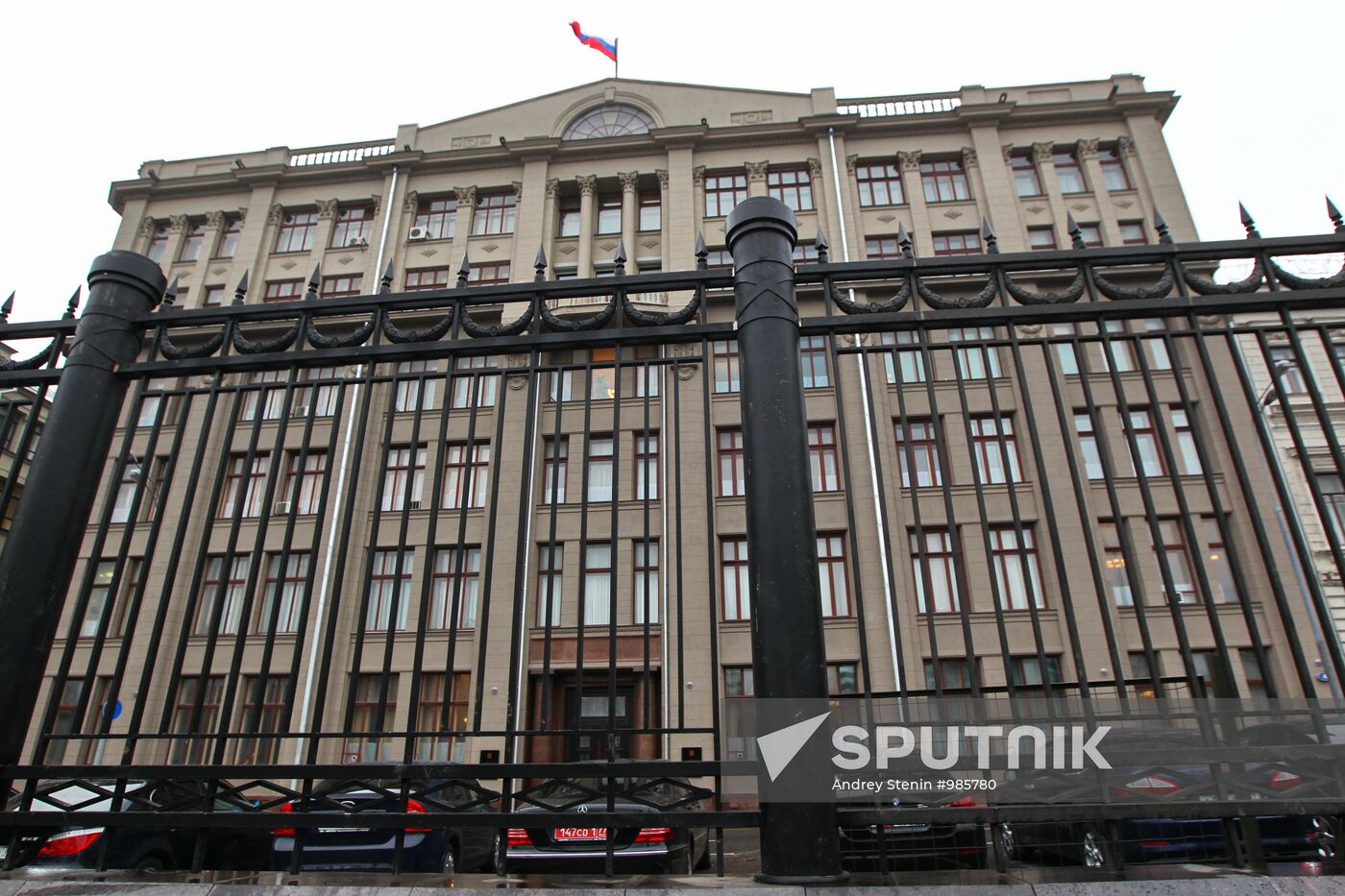 Construction fence dismantled on Staraya Square in Moscow