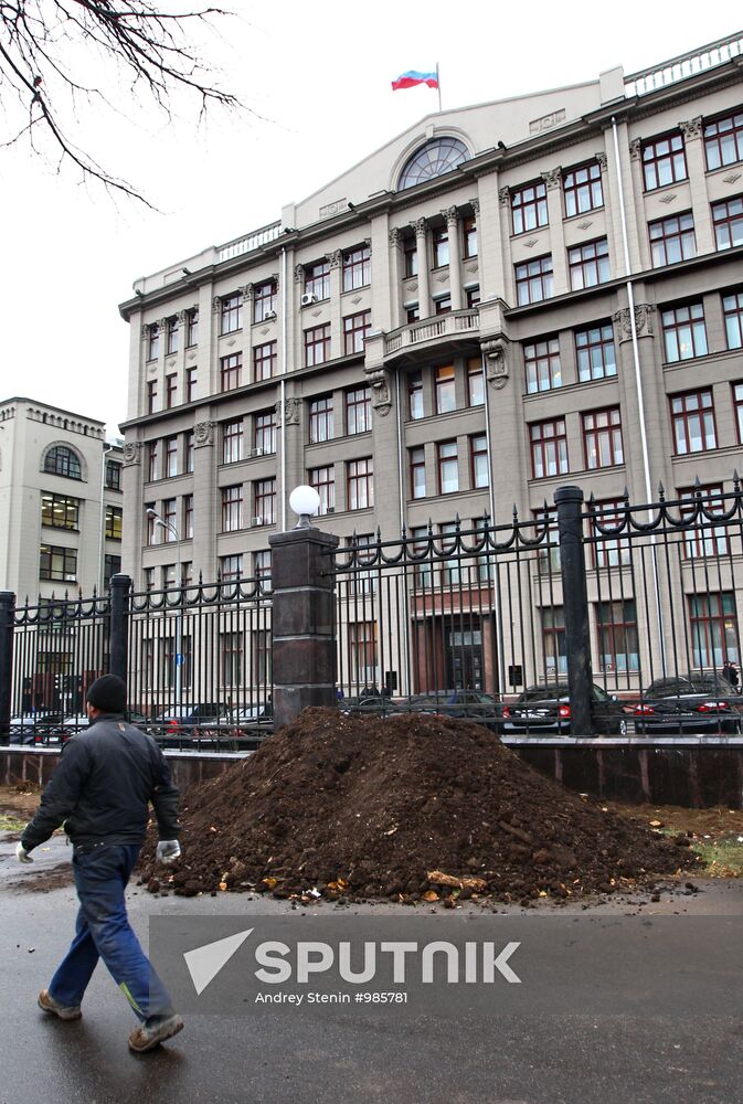 Construction fence dismantled on Staraya Square in Moscow