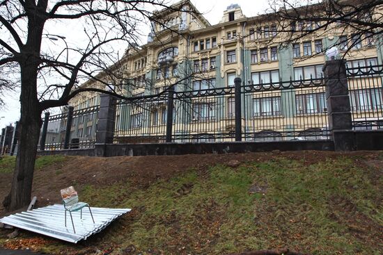 Construction fence dismantled on Staraya Square in Moscow