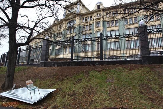 Construction fence dismantled on Staraya Square in Moscow