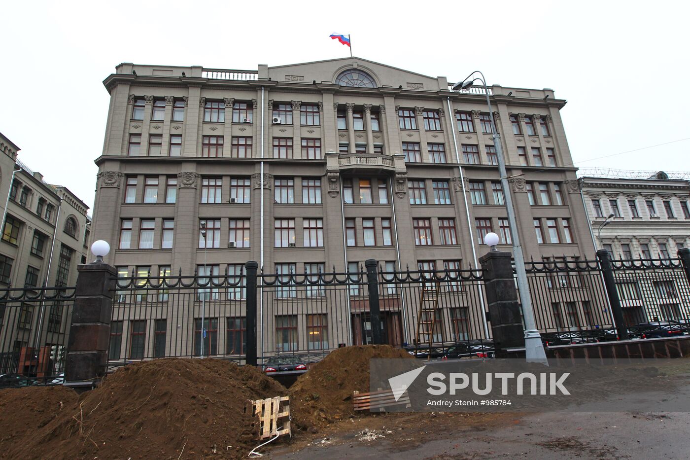 Construction fence dismantled on Staraya Square in Moscow