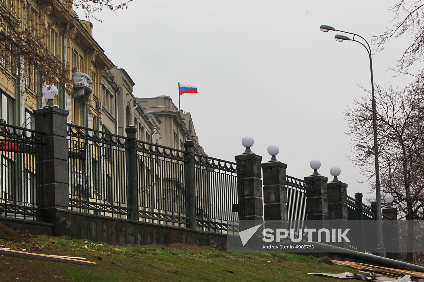 Construction fence dismantled on Staraya Square in Moscow