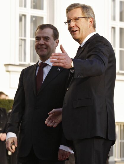 Dmitry Medvedev arrives in Germany on official visit