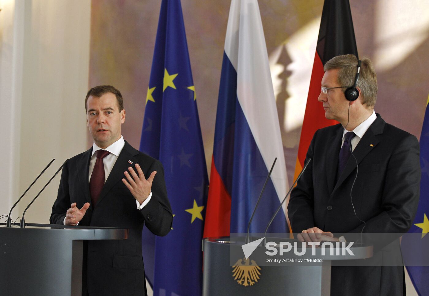 Dmitry Medvedev arrives in Germany on official visit