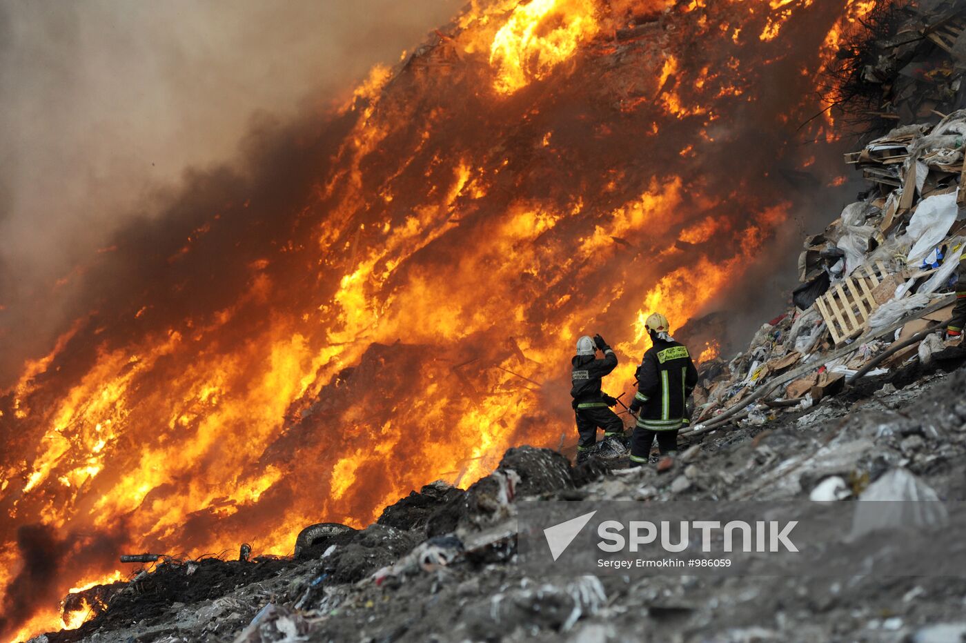 Household waste disposal site flames up in Leningrad Region
